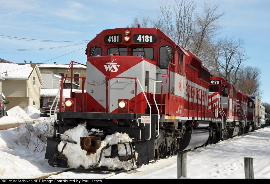 Westbound manifest prepares to work the junction